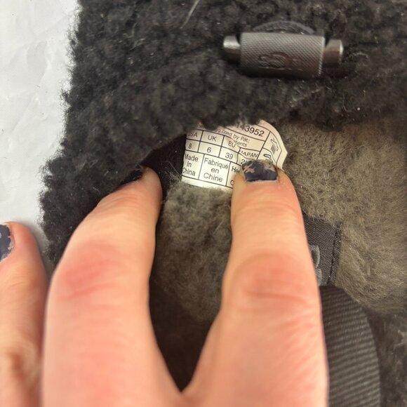 UGG Women's 8 Black Plushy Shearling Warm Slipper Booties - Picture 2 of 9